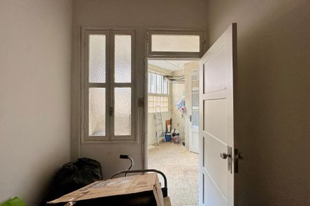 Apartamento à venda com 250m², 3 quartos e 2 vagas Apartamento à venda com 250m², 3 quartos e 2 vagasQuarto de Serviço