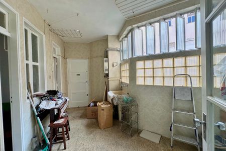 Apartamento à venda com 250m², 3 quartos e 2 vagas Apartamento à venda com 250m², 3 quartos e 2 vagasÁrea de Serviço