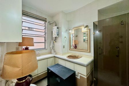 Apartamento à venda com 250m², 3 quartos e 2 vagas Apartamento à venda com 250m², 3 quartos e 2 vagasBanheiro Suite