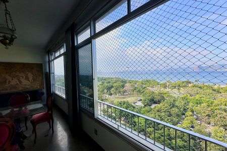 Apartamento à venda com 250m², 3 quartos e 2 vagas Apartamento à venda com 250m², 3 quartos e 2 vagasSala