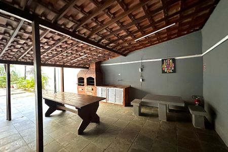 Apartamento à venda com 250m², 3 quartos e 2 vagas Apartamento à venda com 250m², 3 quartos e 2 vagasÁrea comum - Churrasqueira