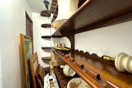 Apartamento à venda com 250m², 3 quartos e 2 vagas Apartamento à venda com 250m², 3 quartos e 2 vagasAdega