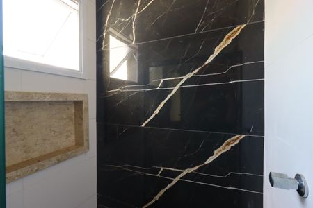 Casa à venda com 139m², 3 quartos e 2 vagasBanheiro da Suíte 3 - Box