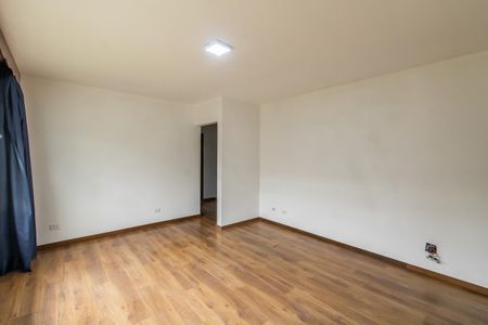 Casa à venda com 110m², 2 quartos e 3 vagas Casa à venda com 110m², 2 quartos e 3 vagasSala