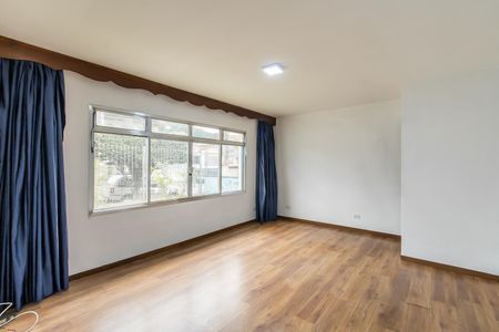 Casa à venda com 110m², 2 quartos e 3 vagas Casa à venda com 110m², 2 quartos e 3 vagasSala
