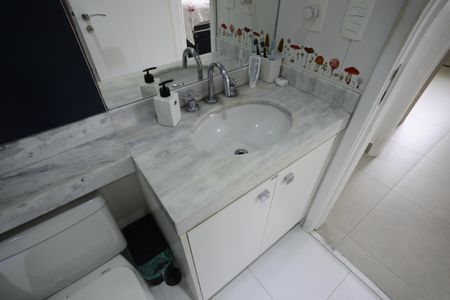 Apartamento à venda com 75m², 2 quartos e 2 vagasBanheiro Social