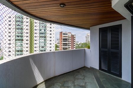 Apartamento à venda com 118m², 3 quartos e 3 vagas Apartamento à venda com 118m², 3 quartos e 3 vagasVaranda