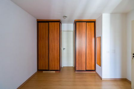 Apartamento à venda com 118m², 3 quartos e 3 vagas Apartamento à venda com 118m², 3 quartos e 3 vagasQuarto 4