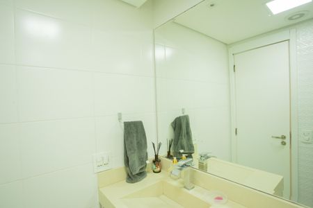 Apartamento à venda com 57m², 2 quartos e 1 vaga Apartamento à venda com 57m², 2 quartos e 1 vagaBanheiro
