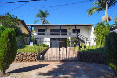 Casa para alugar com 271m², 3 quartos e 3 vagasFachada