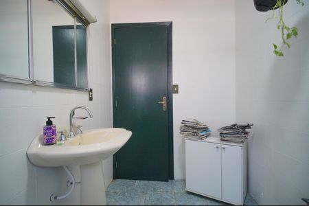 Casa para alugar com 271m², 3 quartos e 3 vagasBanheiro Social