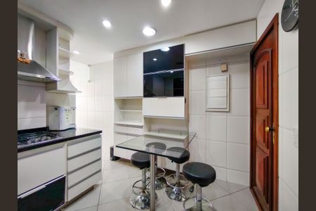 Apartamento à venda com 110m², 3 quartos e 2 vagasCozinha