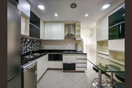 Apartamento à venda com 110m², 3 quartos e 2 vagasCozinha
