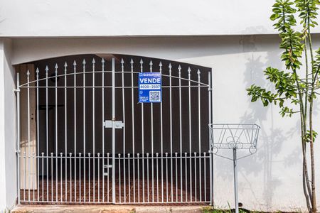 Casa à venda com 294m², 3 quartos e 3 vagas Casa à venda com 294m², 3 quartos e 3 vagasPlaquinha