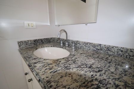 Apartamento à venda com 88m², 3 quartos e 2 vagasBanheiro 