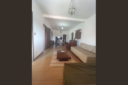 Casa à venda com 360m², 7 quartos e 2 vagasSala