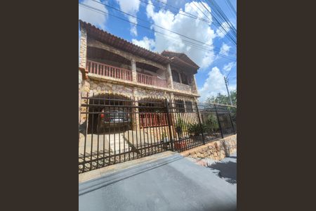 Casa à venda com 360m², 7 quartos e 2 vagasFachada