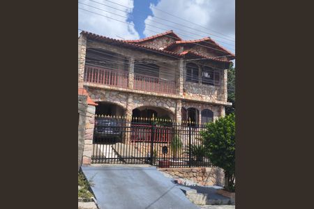 Casa à venda com 360m², 7 quartos e 2 vagasFachada