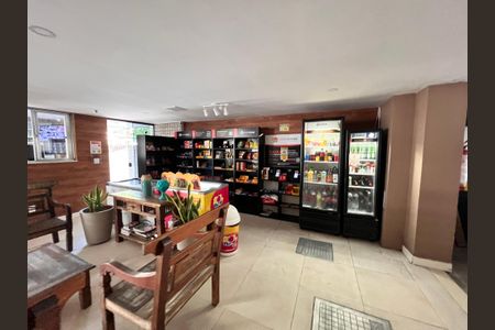 Apartamento à venda com 62m², 1 quarto e 1 vaga Apartamento à venda com 62m², 1 quarto e 1 vagaHall de Entrada / Mercadinho