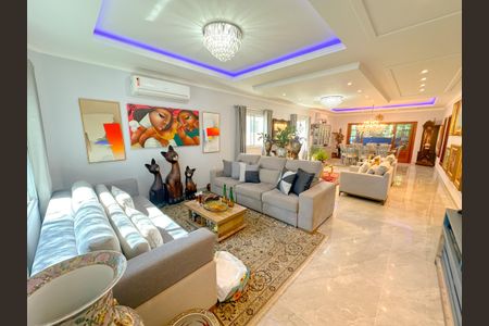 Casa para alugar com 270m², 3 quartos e 4 vagasSala