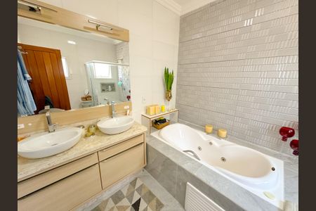 Casa para alugar com 270m², 3 quartos e 4 vagasBanheiro da Suíte 1