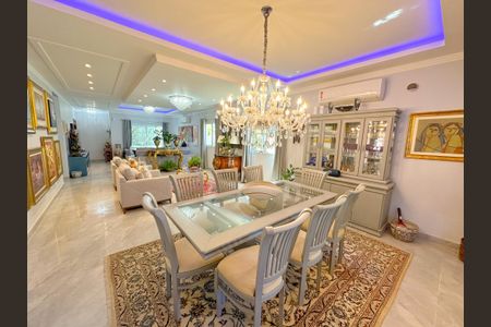Casa para alugar com 270m², 3 quartos e 4 vagasSala