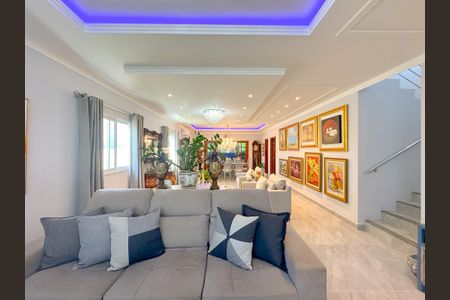 Casa para alugar com 270m², 3 quartos e 4 vagasSala