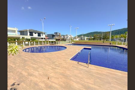 Casa para alugar com 270m², 3 quartos e 4 vagasÁrea comum - Piscina