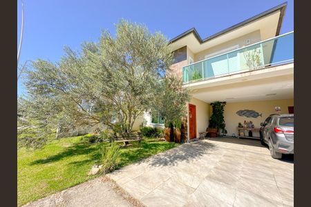 Casa para alugar com 270m², 3 quartos e 4 vagasFachada