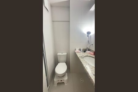 Apartamento à venda com 57m², 2 quartos e 1 vaga Apartamento à venda com 57m², 2 quartos e 1 vagaBanheiro