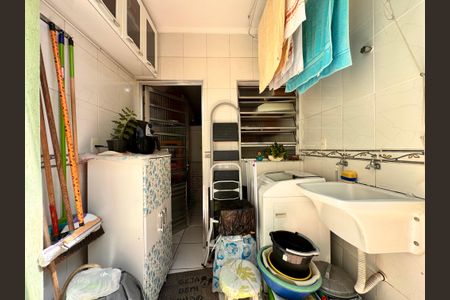 Apartamento à venda com 64m², 2 quartos e 2 vagasLavanderia 