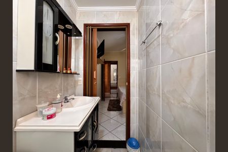 Apartamento à venda com 64m², 2 quartos e 2 vagasBanheiro da suíte