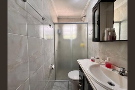 Apartamento à venda com 64m², 2 quartos e 2 vagasBanheiro da suíte