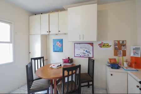 Casa à venda com 133m², 1 quarto e 2 vagas Casa à venda com 133m², 1 quarto e 2 vagasCozinha