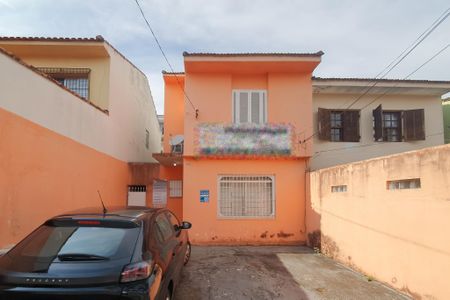 Casa à venda com 133m², 1 quarto e 2 vagas Casa à venda com 133m², 1 quarto e 2 vagasFachada