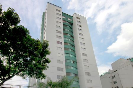 Apartamento à venda com 99m², 3 quartos e 3 vagasFachada