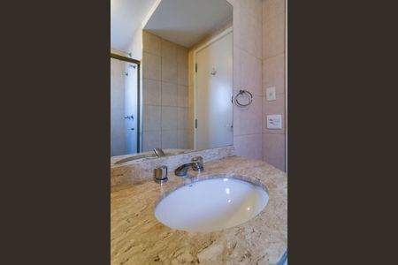 Apartamento para alugar com 245m², 4 quartos e 4 vagas Apartamento para alugar com 245m², 4 quartos e 4 vagasBanheiro