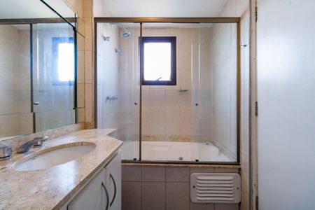 Apartamento para alugar com 245m², 4 quartos e 4 vagas Apartamento para alugar com 245m², 4 quartos e 4 vagasBanheiro