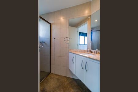 Apartamento para alugar com 245m², 4 quartos e 4 vagas Apartamento para alugar com 245m², 4 quartos e 4 vagasBanheiro