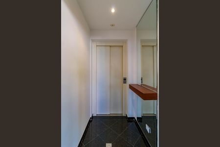 Apartamento para alugar com 245m², 4 quartos e 4 vagas Apartamento para alugar com 245m², 4 quartos e 4 vagasÁrea de Serviço