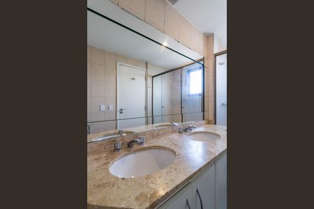 Apartamento para alugar com 245m², 4 quartos e 4 vagas Apartamento para alugar com 245m², 4 quartos e 4 vagasBanheiro