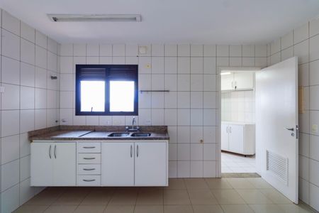 Apartamento para alugar com 245m², 4 quartos e 4 vagas Apartamento para alugar com 245m², 4 quartos e 4 vagasCozinha