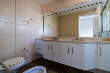 Apartamento para alugar com 245m², 4 quartos e 4 vagas Apartamento para alugar com 245m², 4 quartos e 4 vagasBanheiro