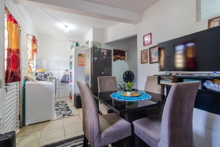 Casa à venda com 100m², 2 quartos e 1 vaga Casa à venda com 100m², 2 quartos e 1 vagaSala