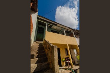 Casa à venda com 100m², 2 quartos e 1 vaga Casa à venda com 100m², 2 quartos e 1 vagaFrente