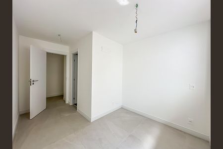 Apartamento à venda com 167m², 3 quartos e 1 vaga Apartamento à venda com 167m², 3 quartos e 1 vagaQuarto 2