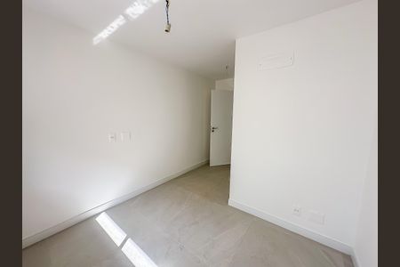 Apartamento à venda com 167m², 3 quartos e 1 vaga Apartamento à venda com 167m², 3 quartos e 1 vagaQuarto 4