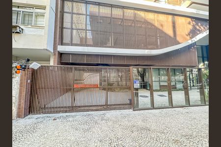 Apartamento à venda com 167m², 3 quartos e 1 vaga Apartamento à venda com 167m², 3 quartos e 1 vagaFachada