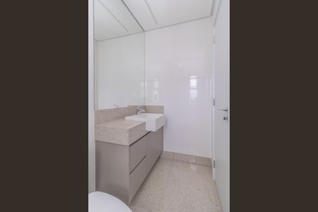 Apartamento à venda com 142m², 4 quartos e 3 vagas Apartamento à venda com 142m², 4 quartos e 3 vagasBanheiro