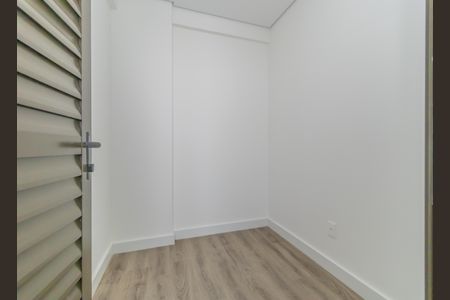Apartamento à venda com 142m², 4 quartos e 3 vagas Apartamento à venda com 142m², 4 quartos e 3 vagasQuarto de Serviço